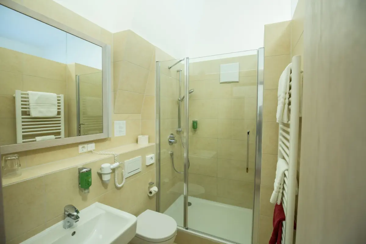Schloss Suresnes Badezimmer