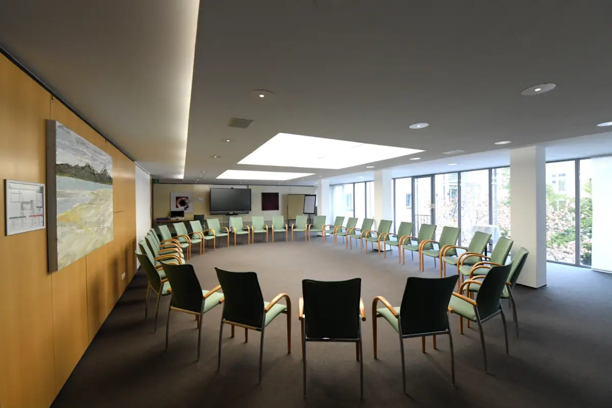 Stuhlkreis im Konferenzraum - Tagungshaus München