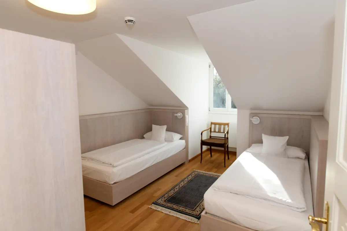 Schloss Suresnes Twinzimmer