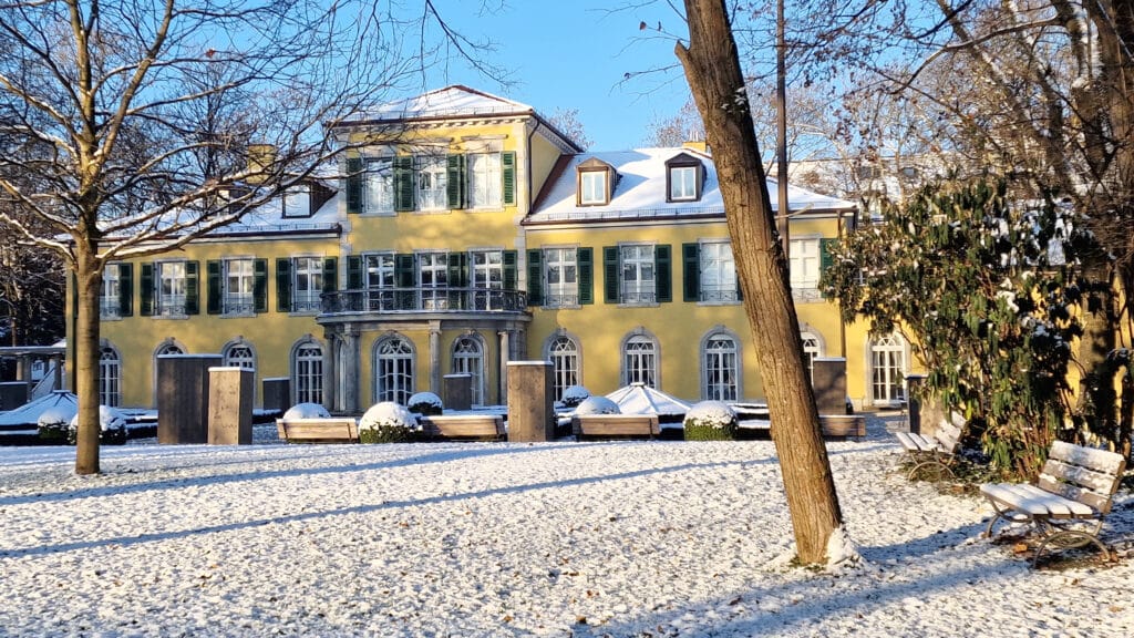 Winter im Park des Schlosses Suresnes